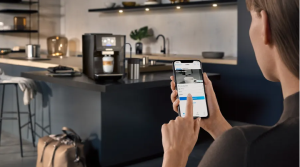 Tam Otomatik Kahve Makinesi EQ700 classic Piyano siyah, Çıkarılabilir su tankı - TP713R19