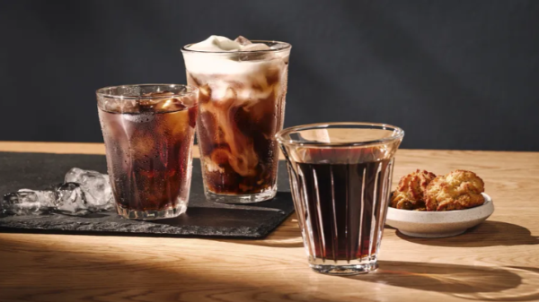 Tam Otomatik Kahve Makinesi EQ700 classic Piyano siyah, Çıkarılabilir su tankı - TP713R19